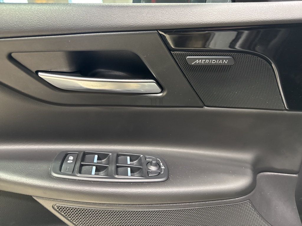 2018 Jaguar XE 25t Premium AWD - 22975146 - 31