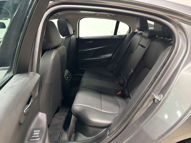 2018 Jaguar XE 25t Premium AWD - 22975146 - 33