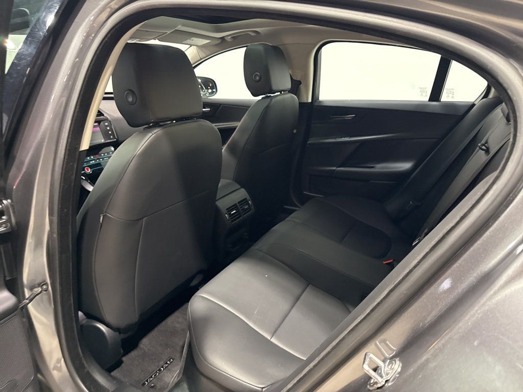 2018 Jaguar XE 25t Premium AWD - 22975146 - 35