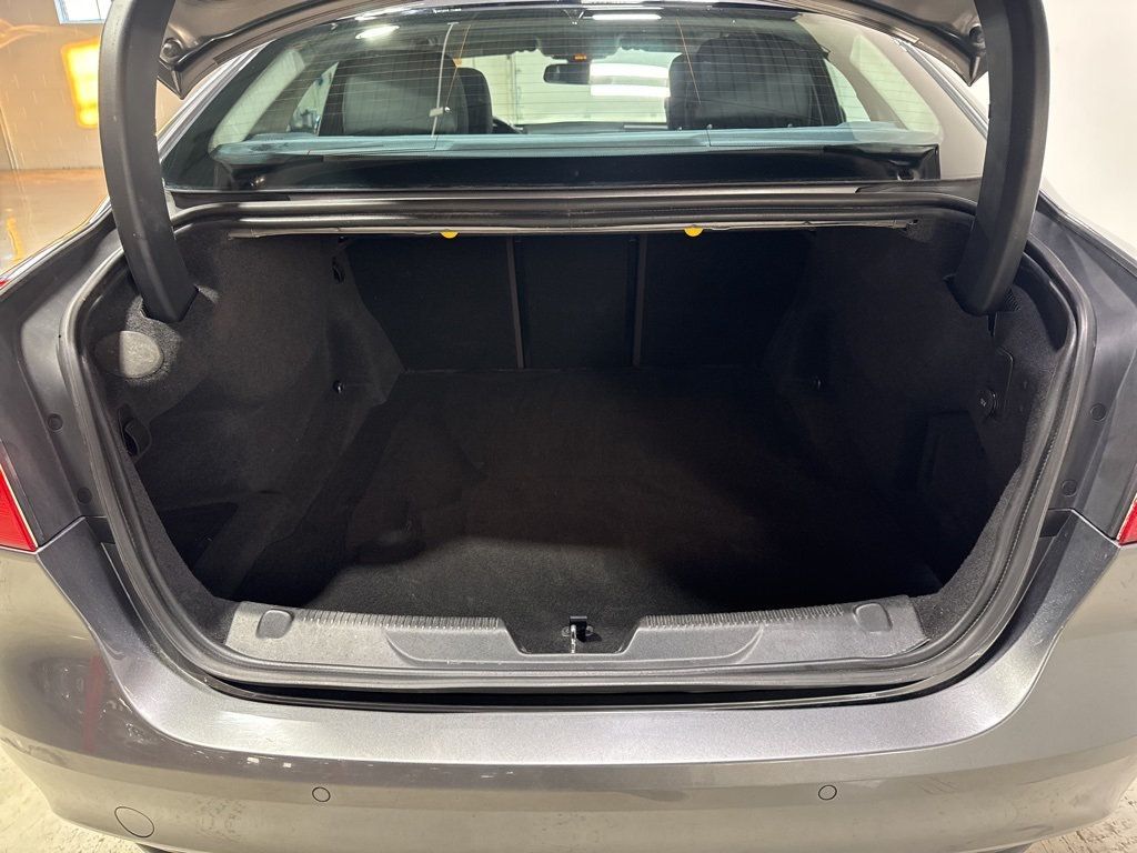 2018 Jaguar XE 25t Premium AWD - 22975146 - 37