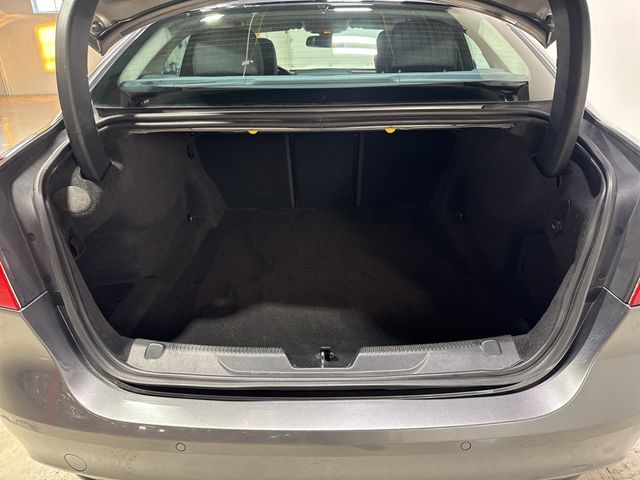 2018 Jaguar XE 25t Premium AWD - 22975146 - 37