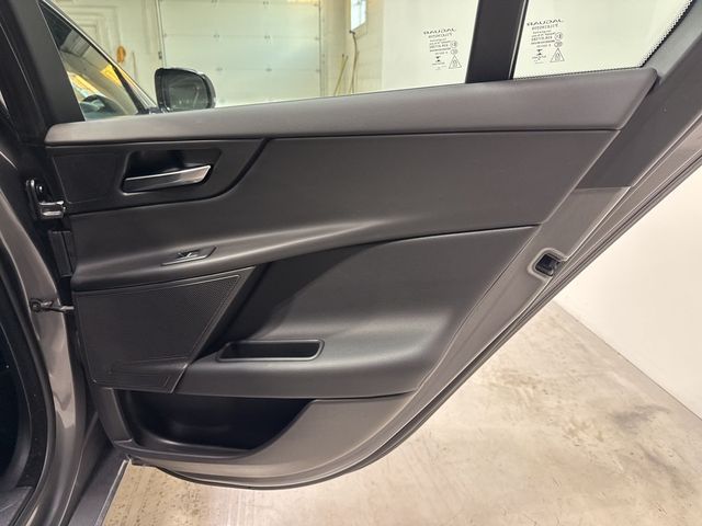 2018 Jaguar XE 25t Premium AWD - 22975146 - 42