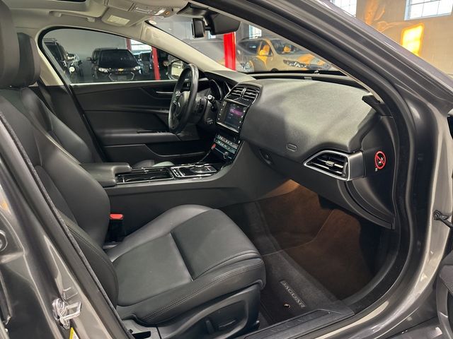 2018 Jaguar XE 25t Premium AWD - 22975146 - 44