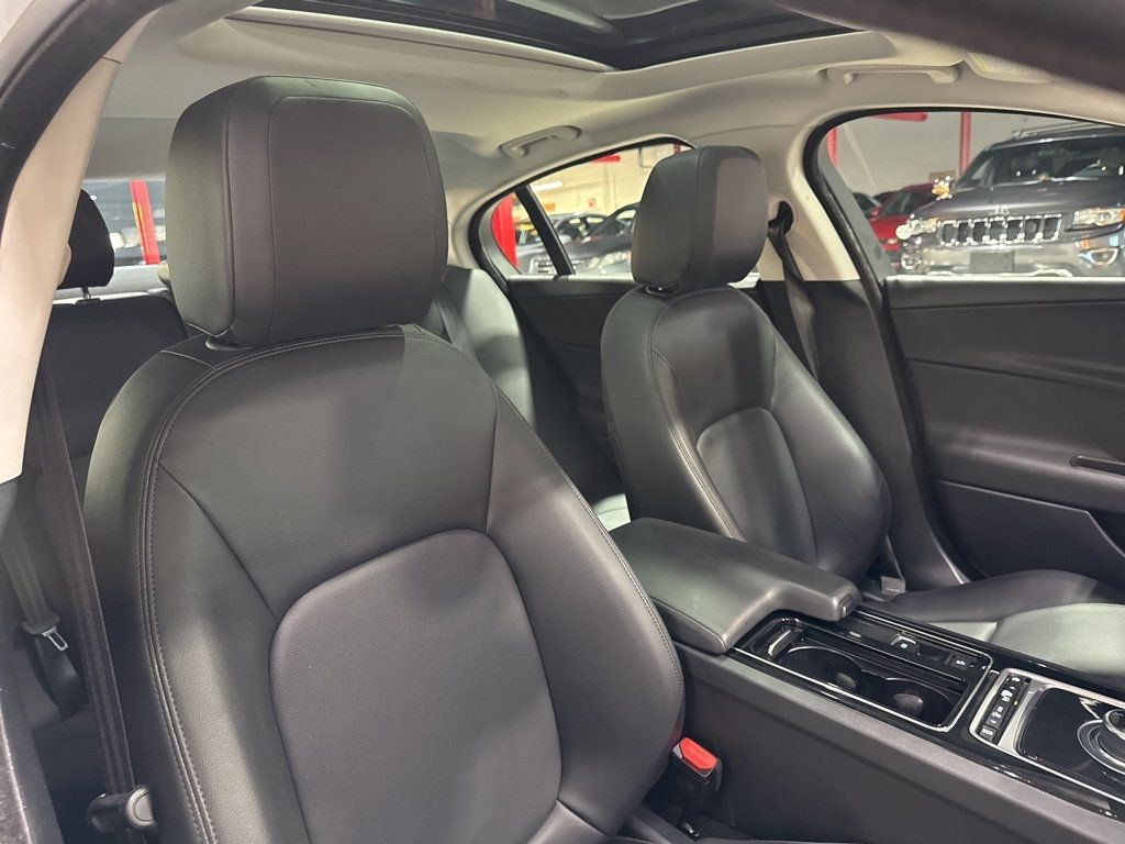 2018 Jaguar XE 25t Premium AWD - 22975146 - 46