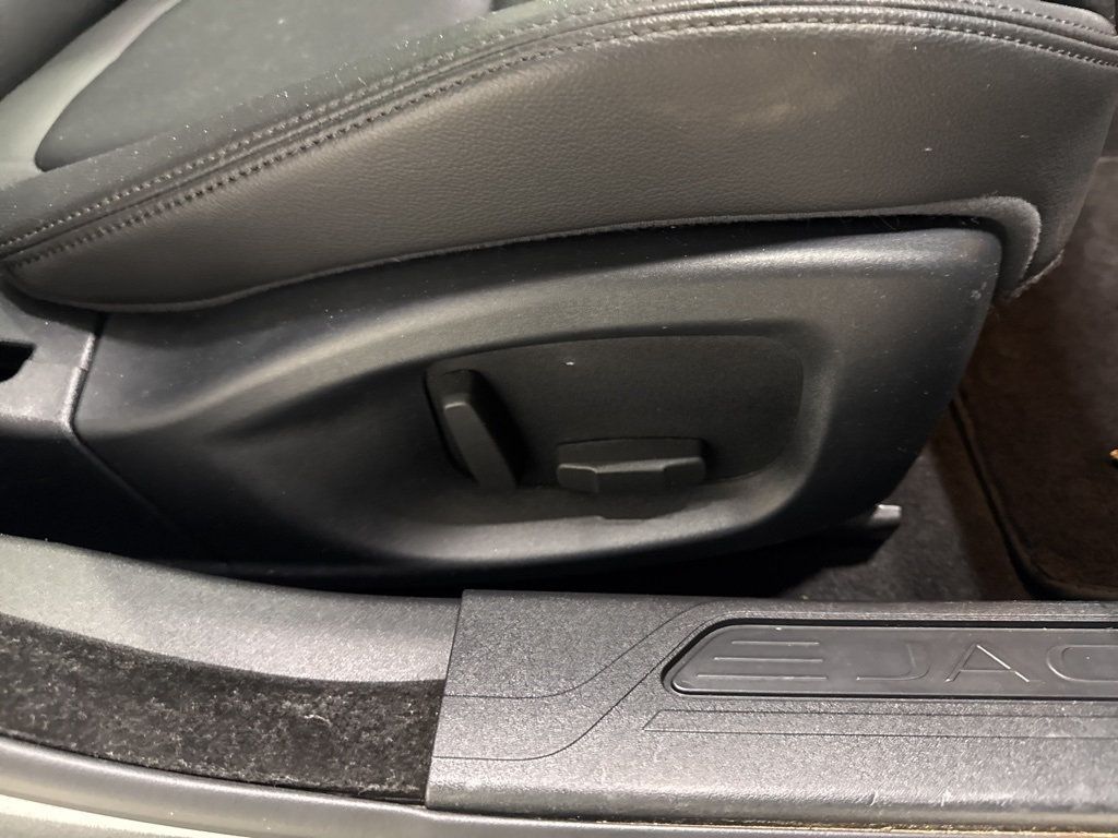 2018 Jaguar XE 25t Premium AWD - 22975146 - 47