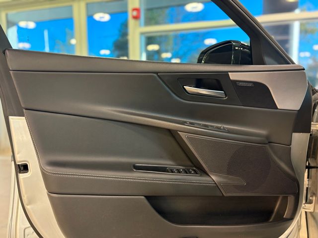 2018 Jaguar XE 25t R-Sport AWD - 22928093 - 17