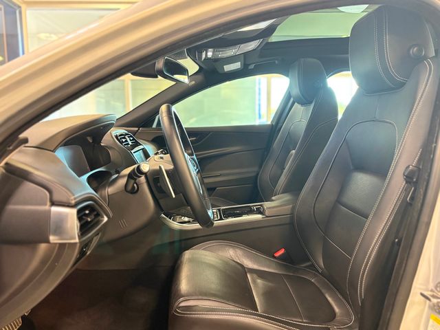 2018 Jaguar XE 25t R-Sport AWD - 22928093 - 19