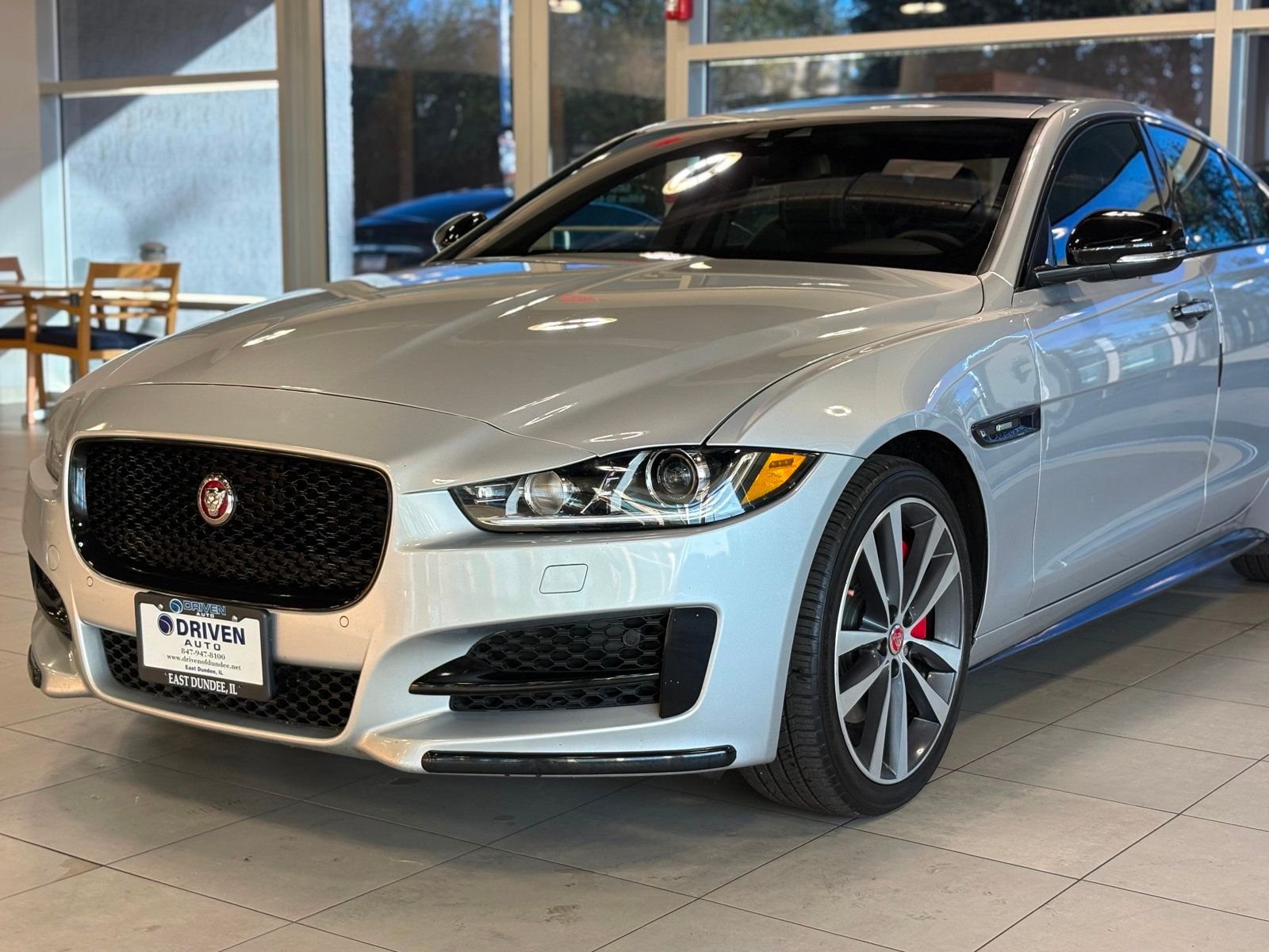 2018 Jaguar XE R-Sport photo 3