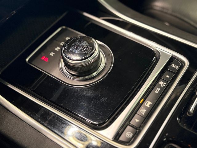 2018 Jaguar XE 25t R-Sport AWD - 22928093 - 31