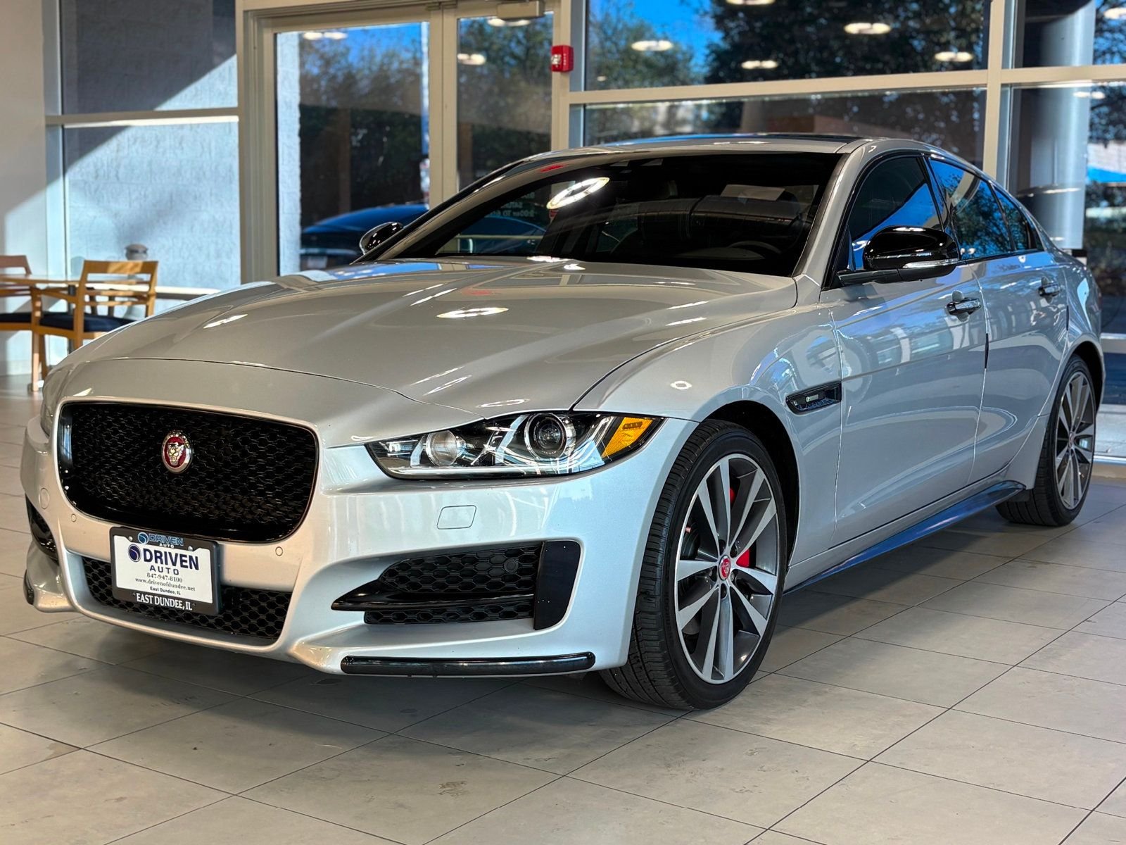 2018 Jaguar XE R-Sport photo 4