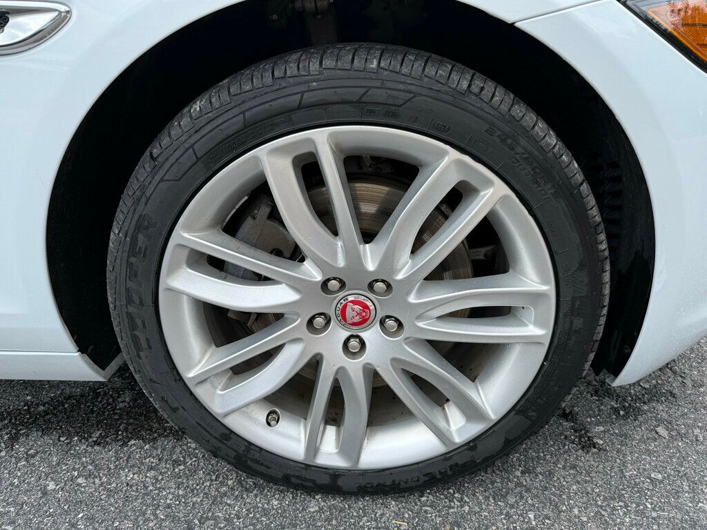2018 Jaguar XF 35t Portfolio AWD photo 10