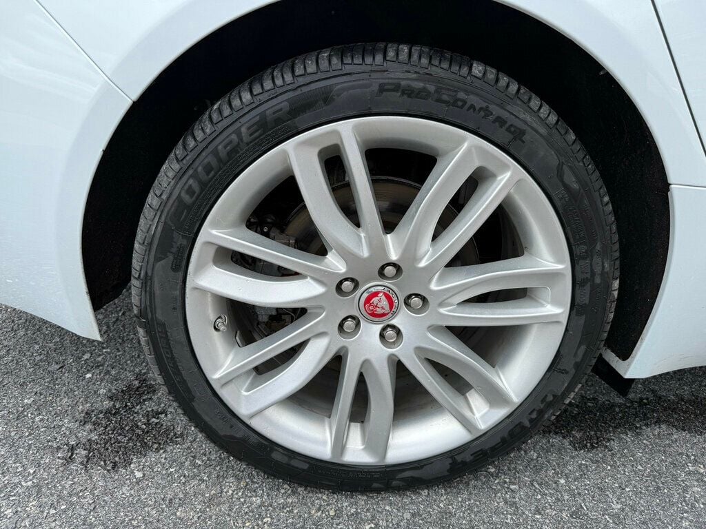 2018 Jaguar XF 35t Portfolio AWD photo 11