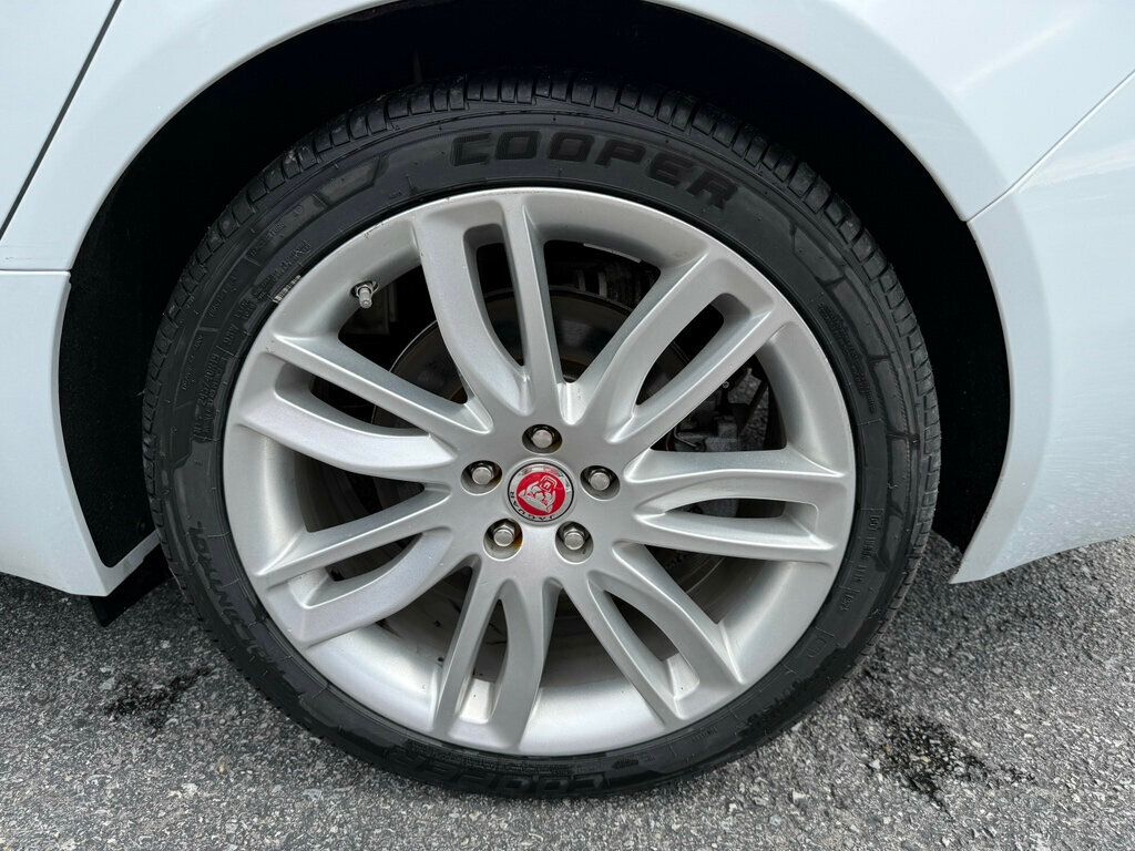 2018 Jaguar XF 35t Portfolio AWD photo 12