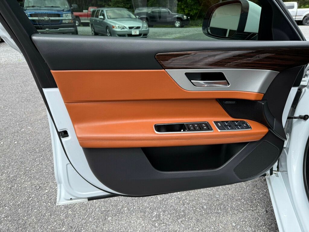 2018 Jaguar XF 35t Portfolio AWD photo 15