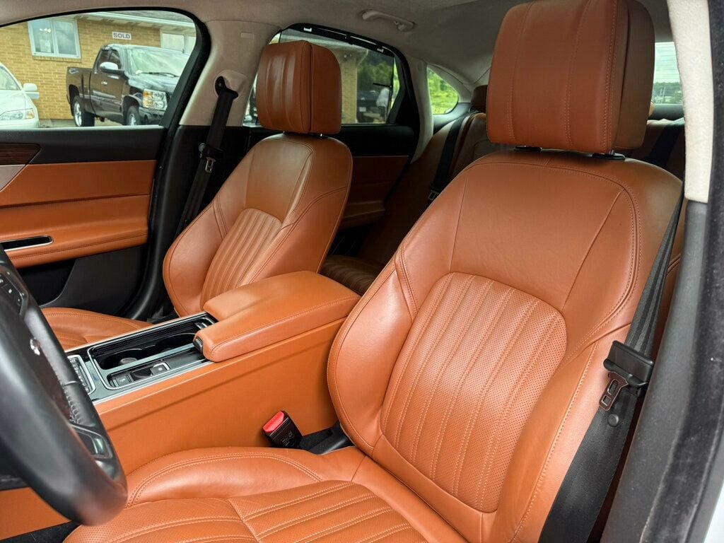2018 Jaguar XF 35t Portfolio AWD photo 16