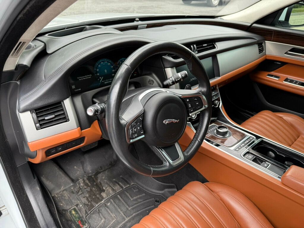 2018 Jaguar XF 35t Portfolio AWD photo 19