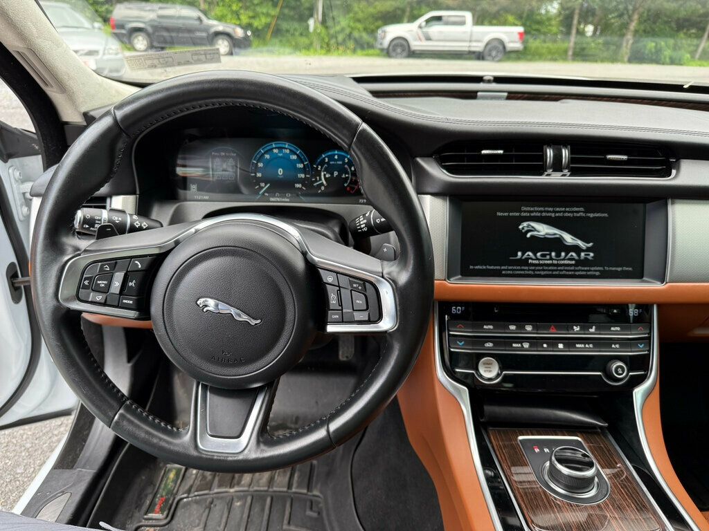 2018 Jaguar XF 35t Portfolio AWD photo 20