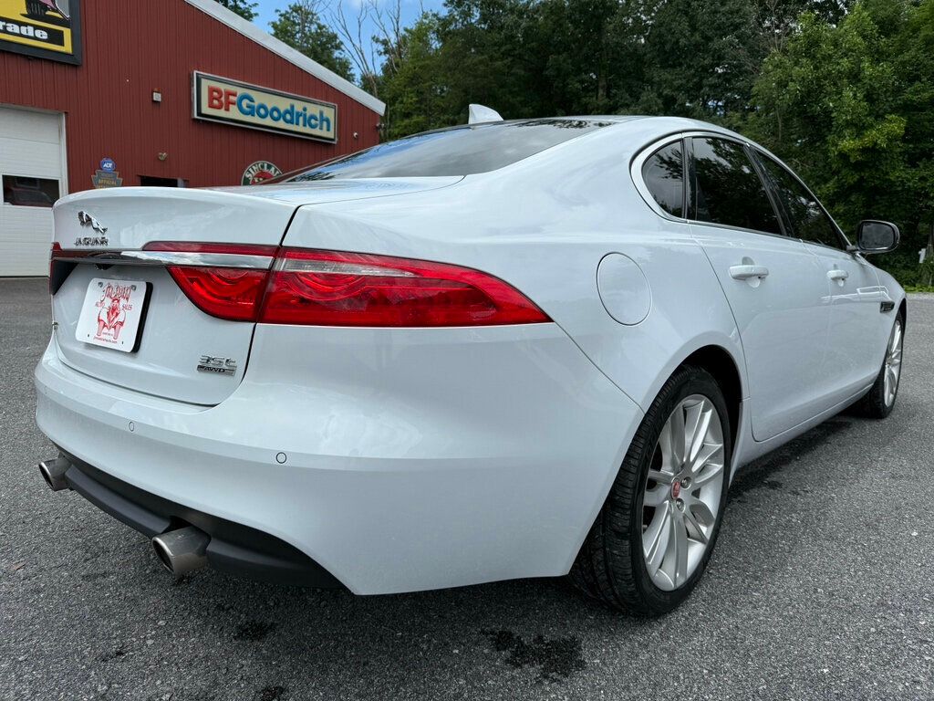 2018 Jaguar XF 35t Portfolio AWD photo 3
