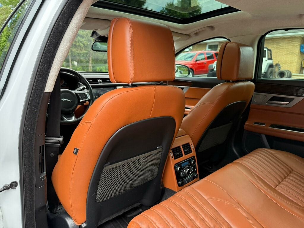 2018 Jaguar XF 35t Portfolio AWD photo 33