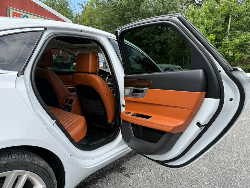 2018 Jaguar XF 35t Portfolio AWD photo 35