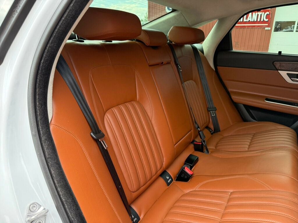 2018 Jaguar XF 35t Portfolio AWD photo 37