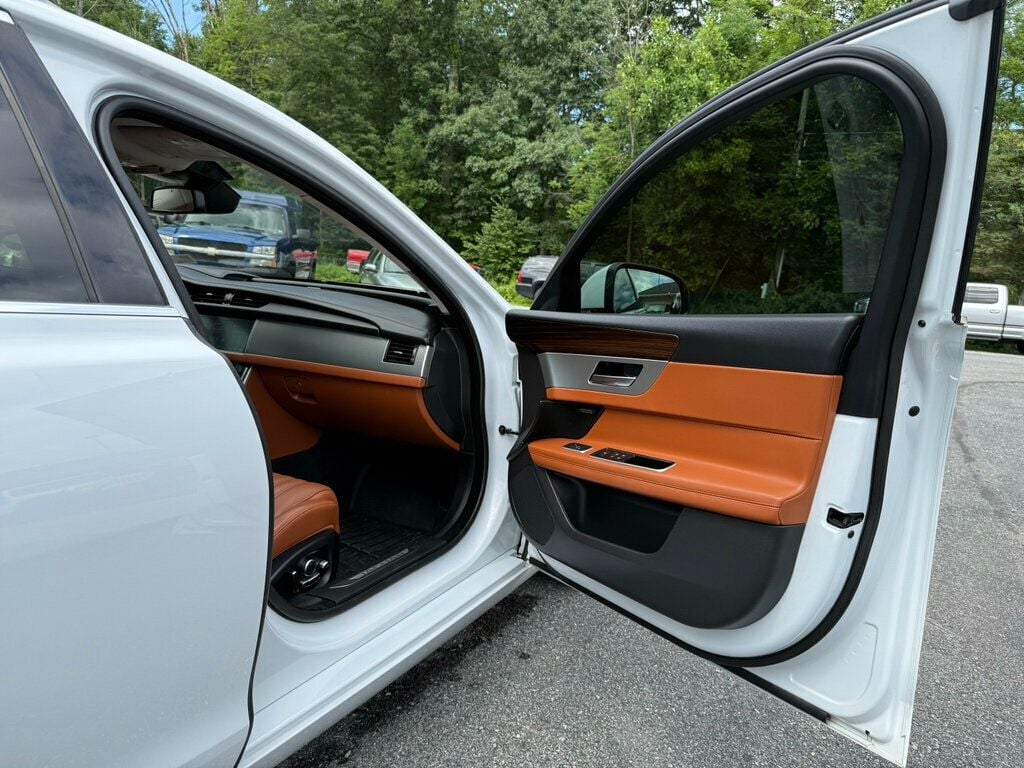 2018 Jaguar XF 35t Portfolio AWD photo 40
