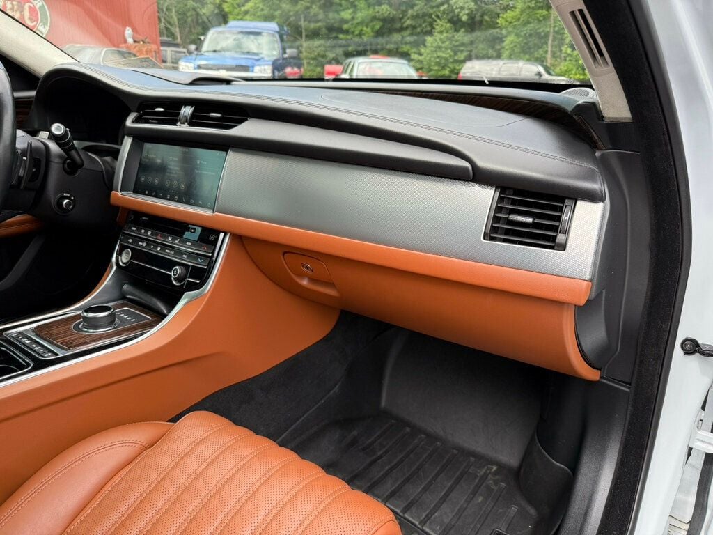 2018 Jaguar XF 35t Portfolio AWD photo 45