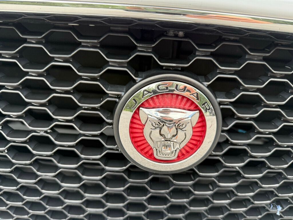 2018 Jaguar XF 35t Portfolio AWD photo 9