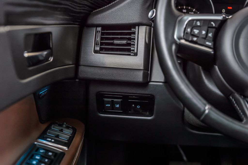 2018 Jaguar XF JAGUAR XF S AWD - NAV - PANO ROOF - BACKUP CAM - GORGEOUS - 22952626 - 24