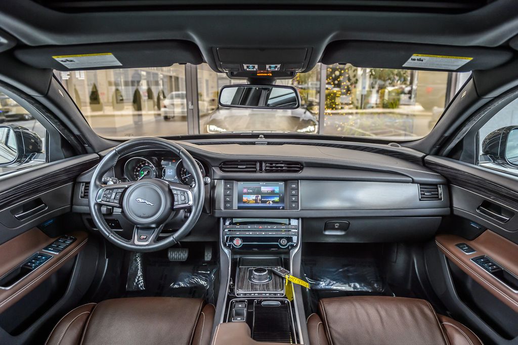 2018 Jaguar XF JAGUAR XF S AWD - NAV - PANO ROOF - BACKUP CAM - GORGEOUS - 22952626 - 2