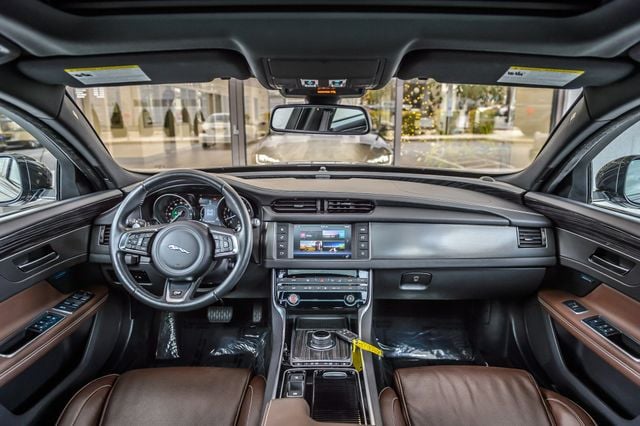 2018 Jaguar XF JAGUAR XF S AWD - NAV - PANO ROOF - BACKUP CAM - GORGEOUS - 22952626 - 2