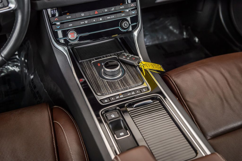 2018 Jaguar XF JAGUAR XF S AWD - NAV - PANO ROOF - BACKUP CAM - GORGEOUS - 22952626 - 29