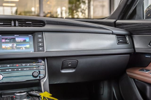 2018 Jaguar XF JAGUAR XF S AWD - NAV - PANO ROOF - BACKUP CAM - GORGEOUS - 22952626 - 32