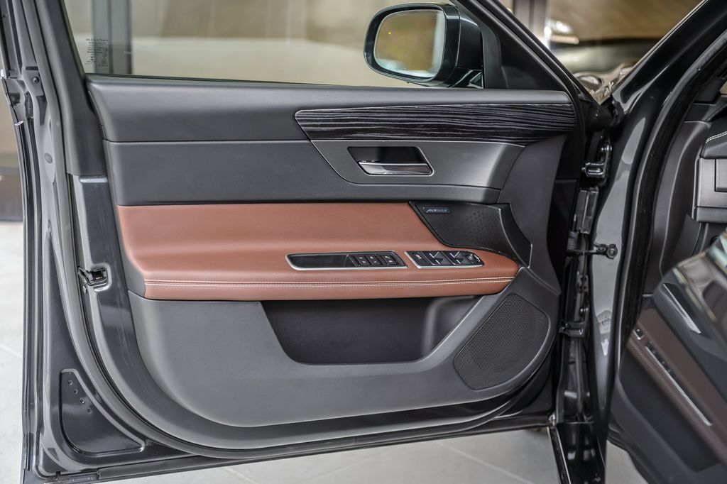 2018 Jaguar XF JAGUAR XF S AWD - NAV - PANO ROOF - BACKUP CAM - GORGEOUS - 22952626 - 45