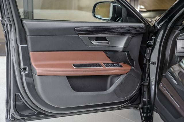 2018 Jaguar XF JAGUAR XF S AWD - NAV - PANO ROOF - BACKUP CAM - GORGEOUS - 22952626 - 45