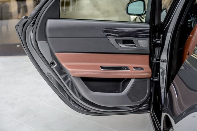 2018 Jaguar XF JAGUAR XF S AWD - NAV - PANO ROOF - BACKUP CAM - GORGEOUS - 22952626 - 49