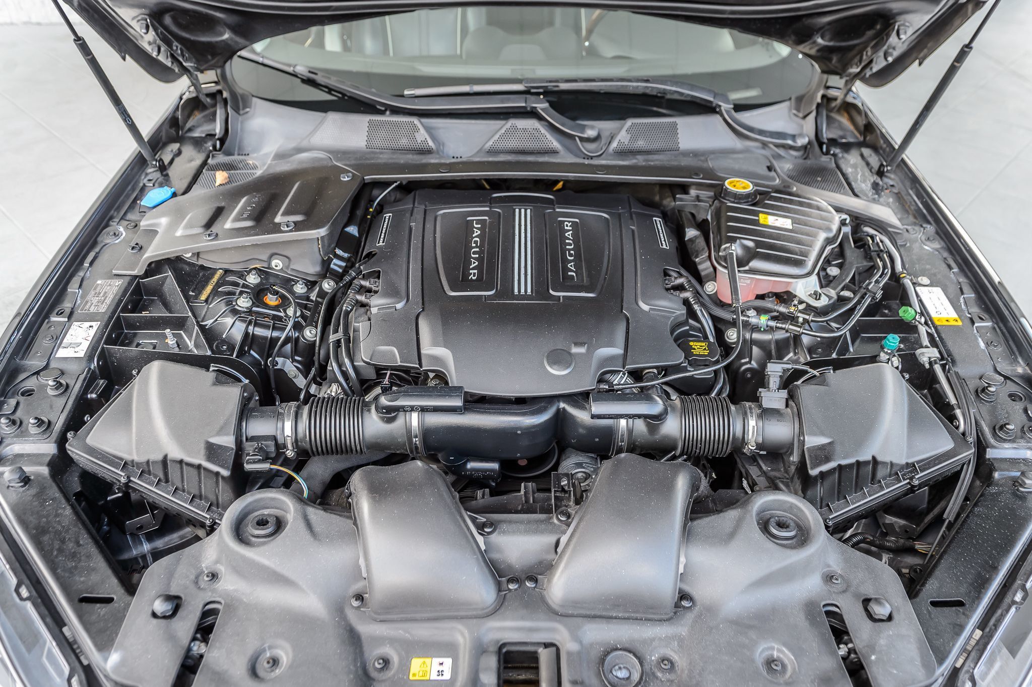 2018 Jaguar XJ R-Sport photo 12