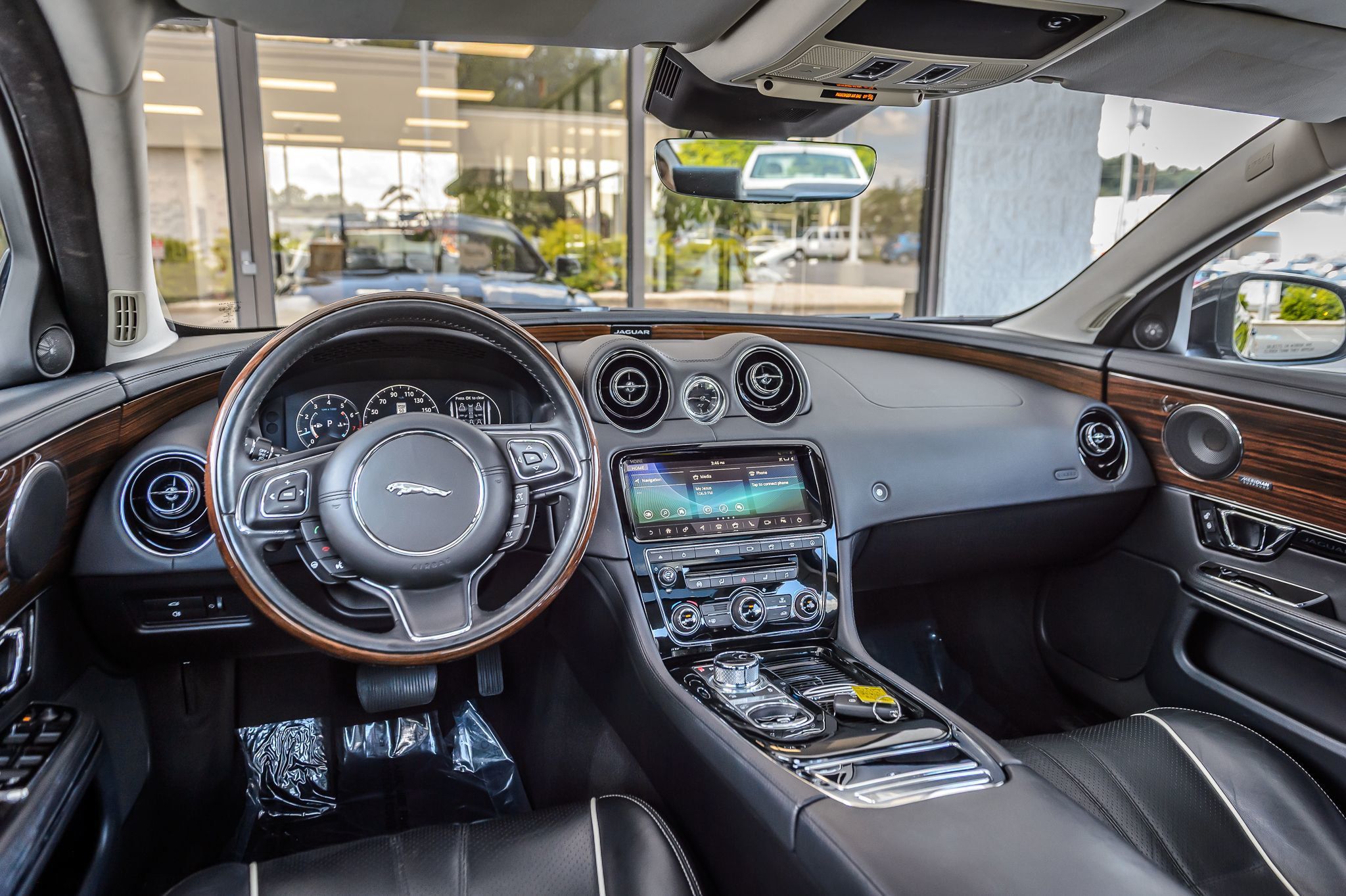 2018 Jaguar XJ R-Sport photo 18