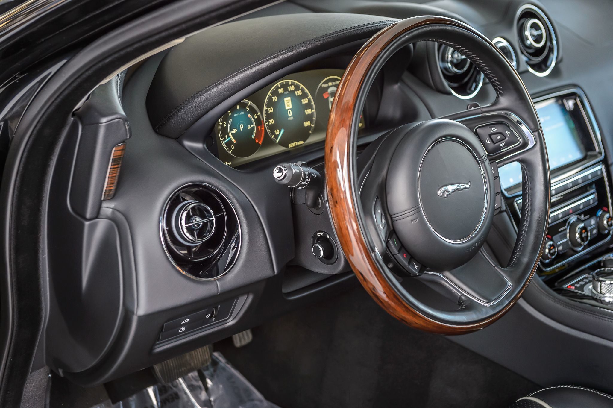 2018 Jaguar XJ R-Sport photo 19