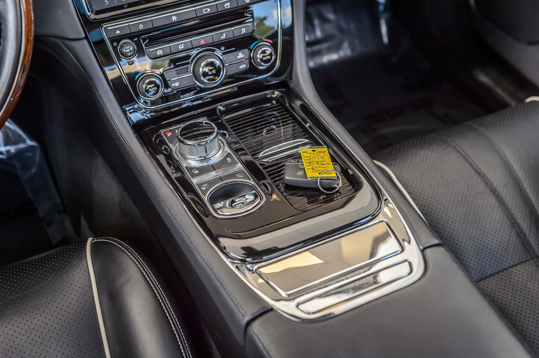 2018 Jaguar XJ R-Sport photo 26