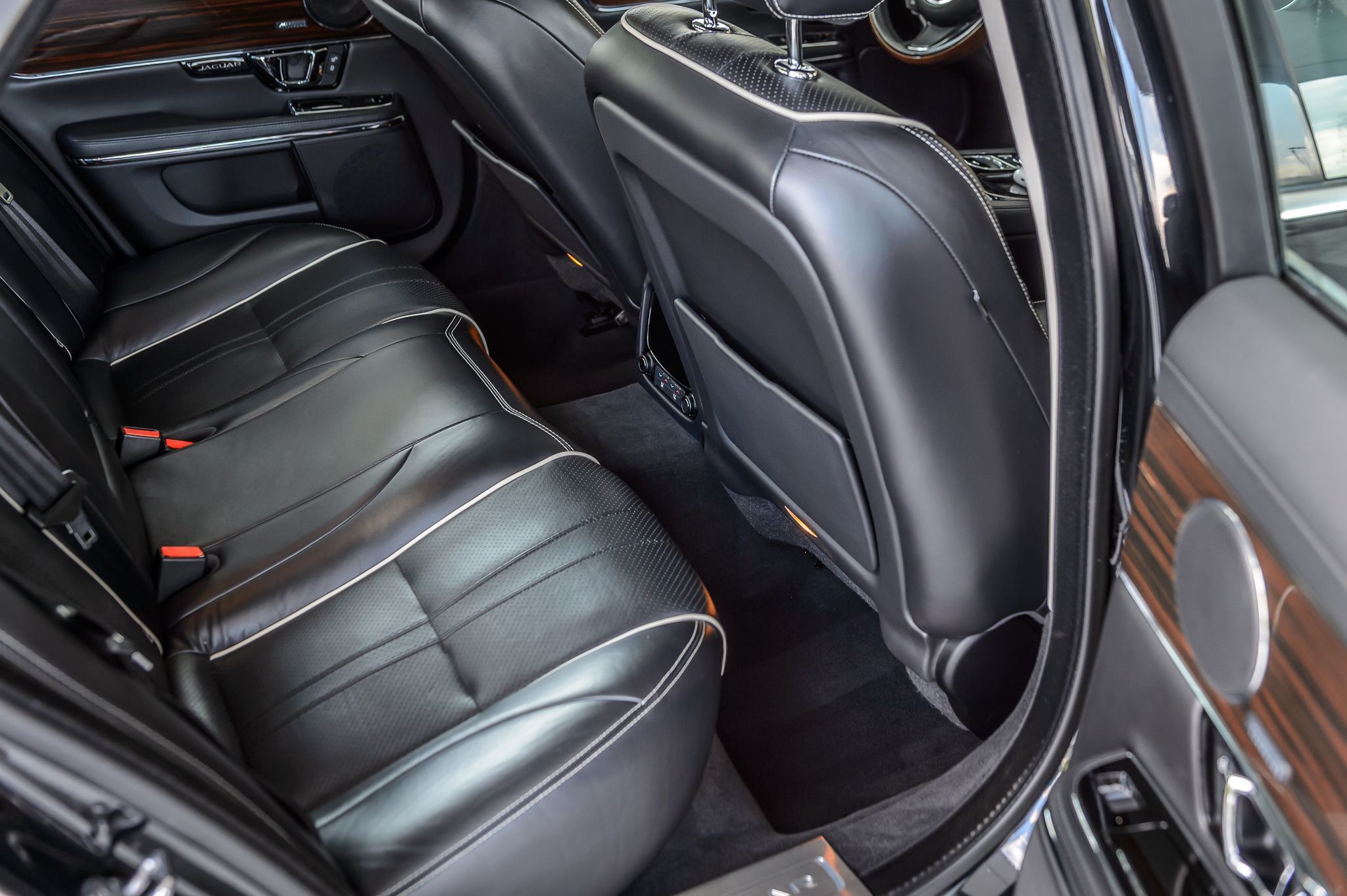 2018 Jaguar XJ R-Sport photo 36