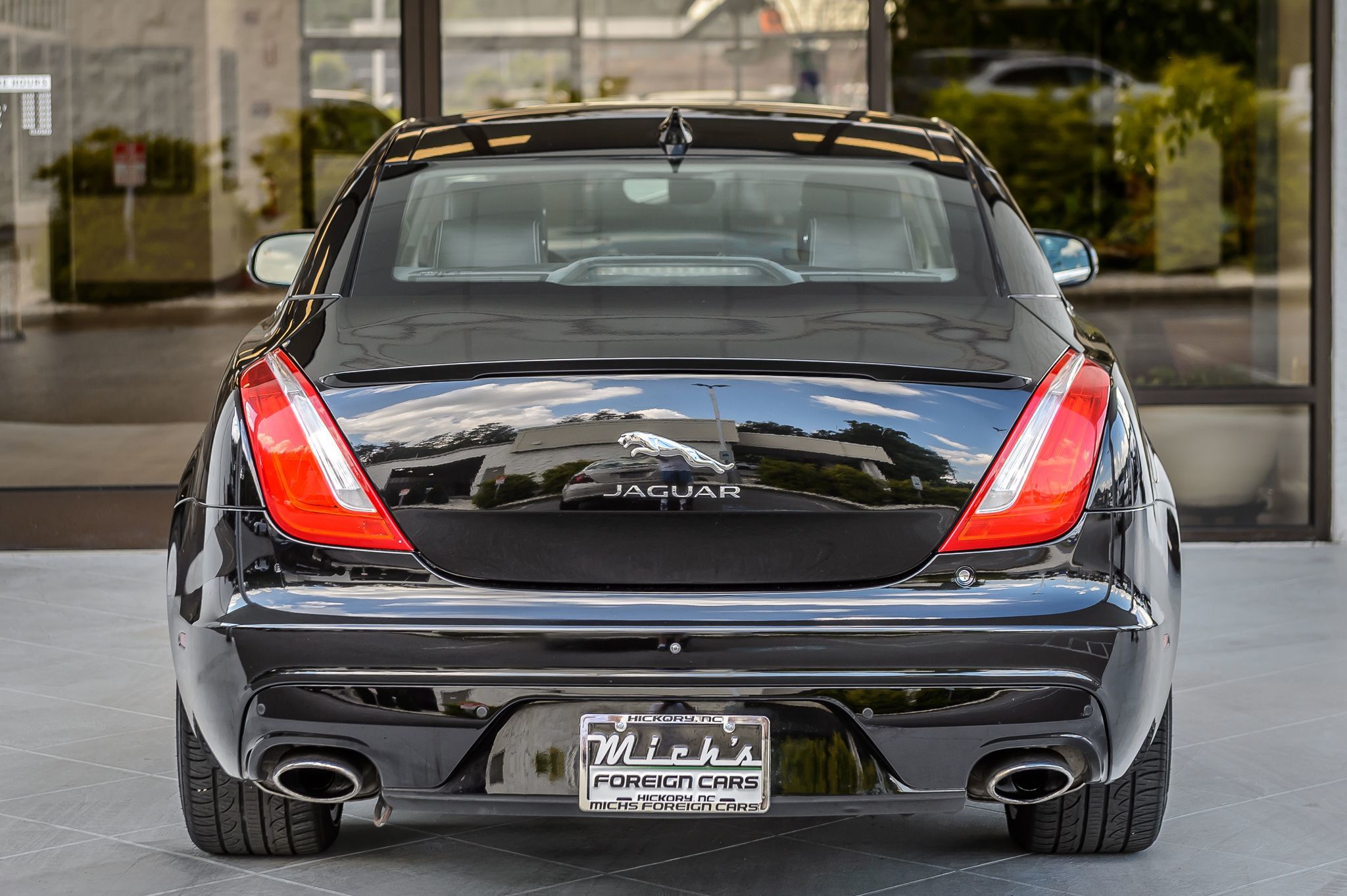 2018 Jaguar XJ R-Sport photo 3