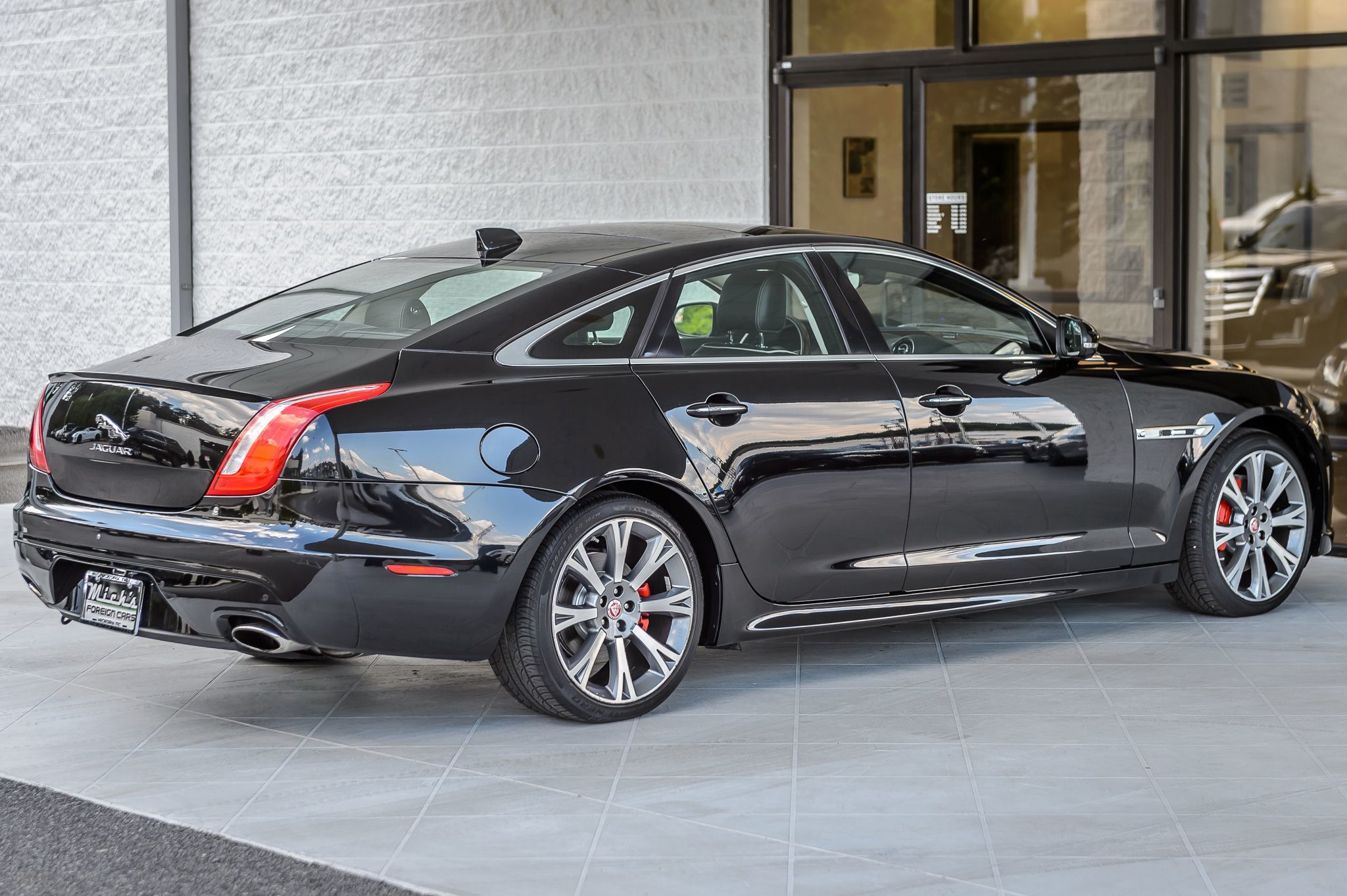 2018 Jaguar XJ R-Sport photo 4