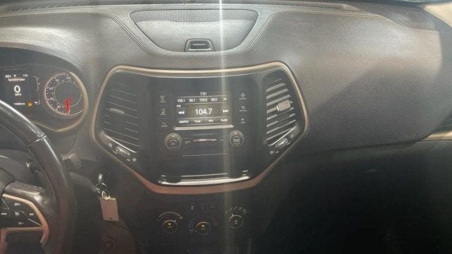 2018 Jeep Cherokee Latitude - 23057759 - 17