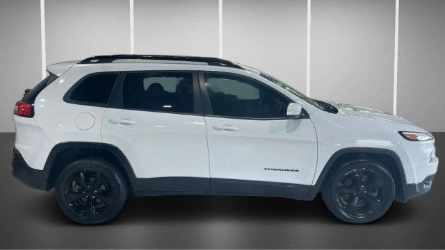 2018 Jeep Cherokee Latitude - 23057759 - 2