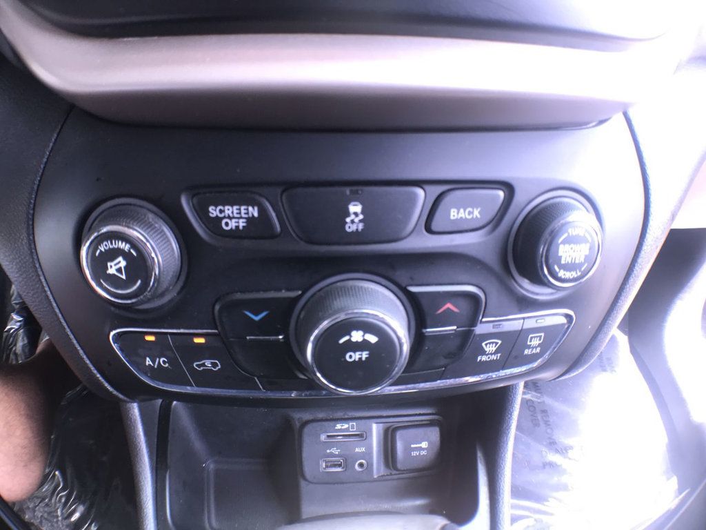 2018 Jeep Cherokee Latitude photo 12