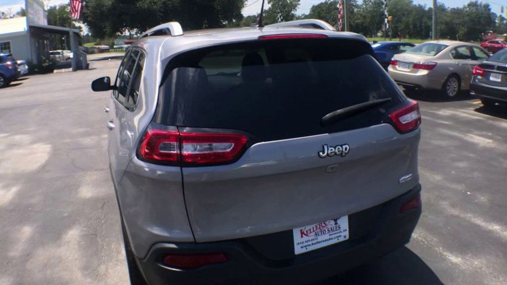 2018 Jeep Cherokee Latitude photo 2