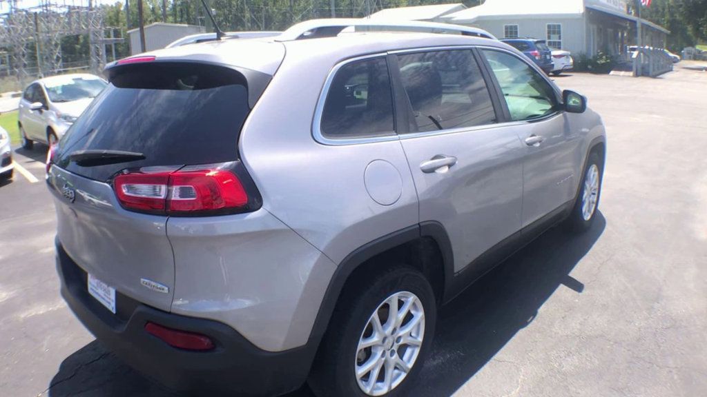 2018 Jeep Cherokee Latitude photo 3
