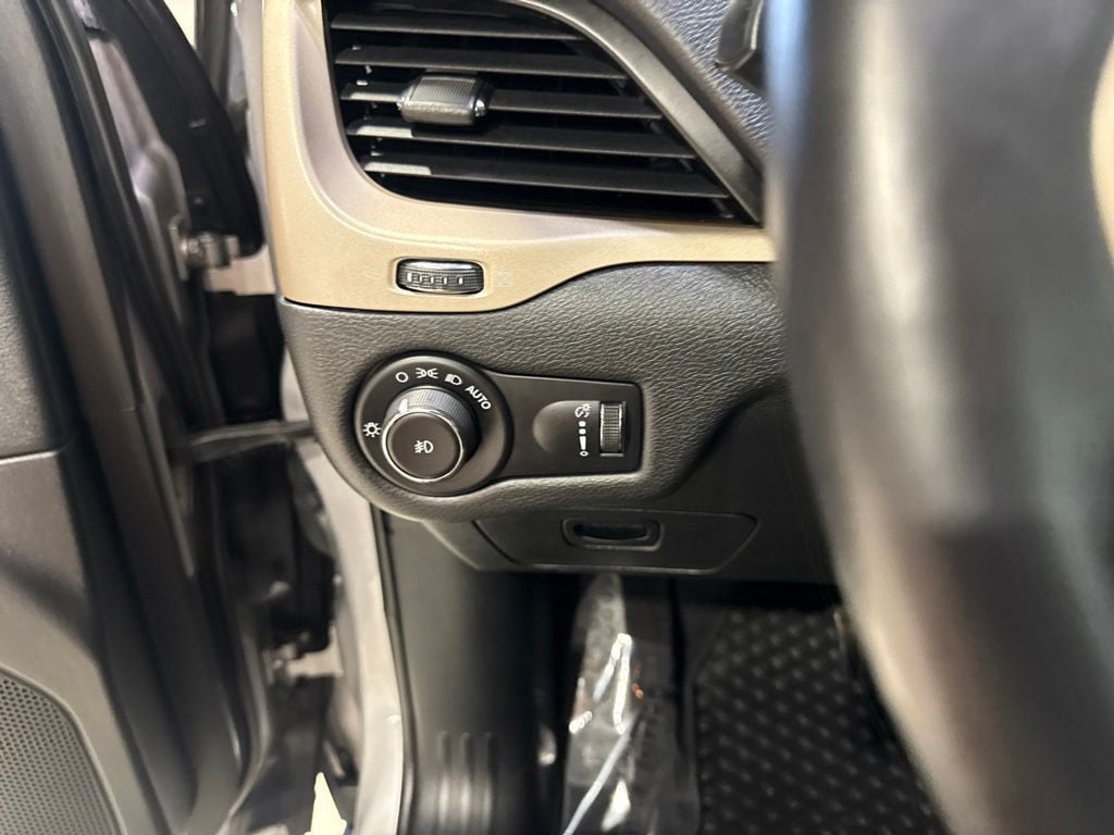 2018 Jeep Cherokee Latitude - 23041195 - 13
