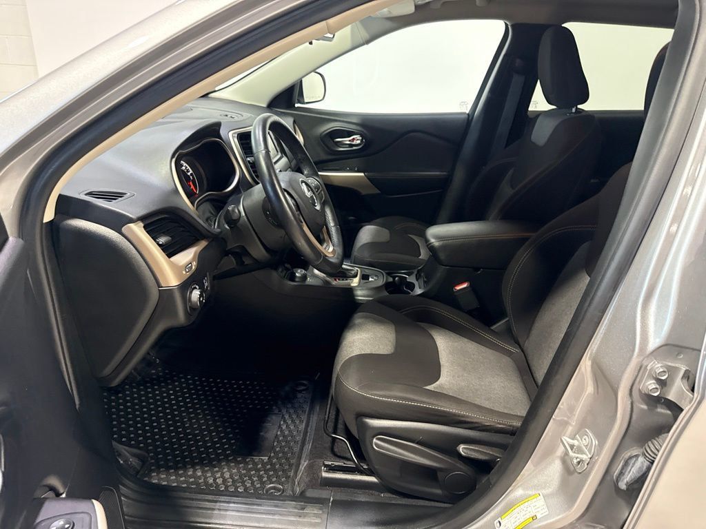 2018 Jeep Cherokee Latitude - 23041195 - 19